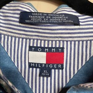 TOMMY HiLFINGER Blue Dressed / casual Shirt. SzXL. PTP 26.5”,L 34”Back.